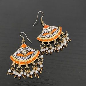 Pearl dangle earrings.